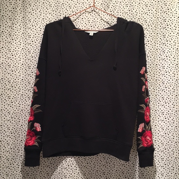American Eagle Outfitters Tops - American eagle floral embroidered hoodie